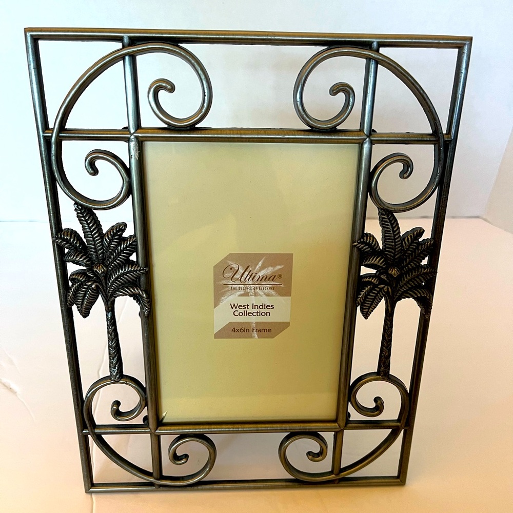 Tropical-Inspired Metal Photo Frame